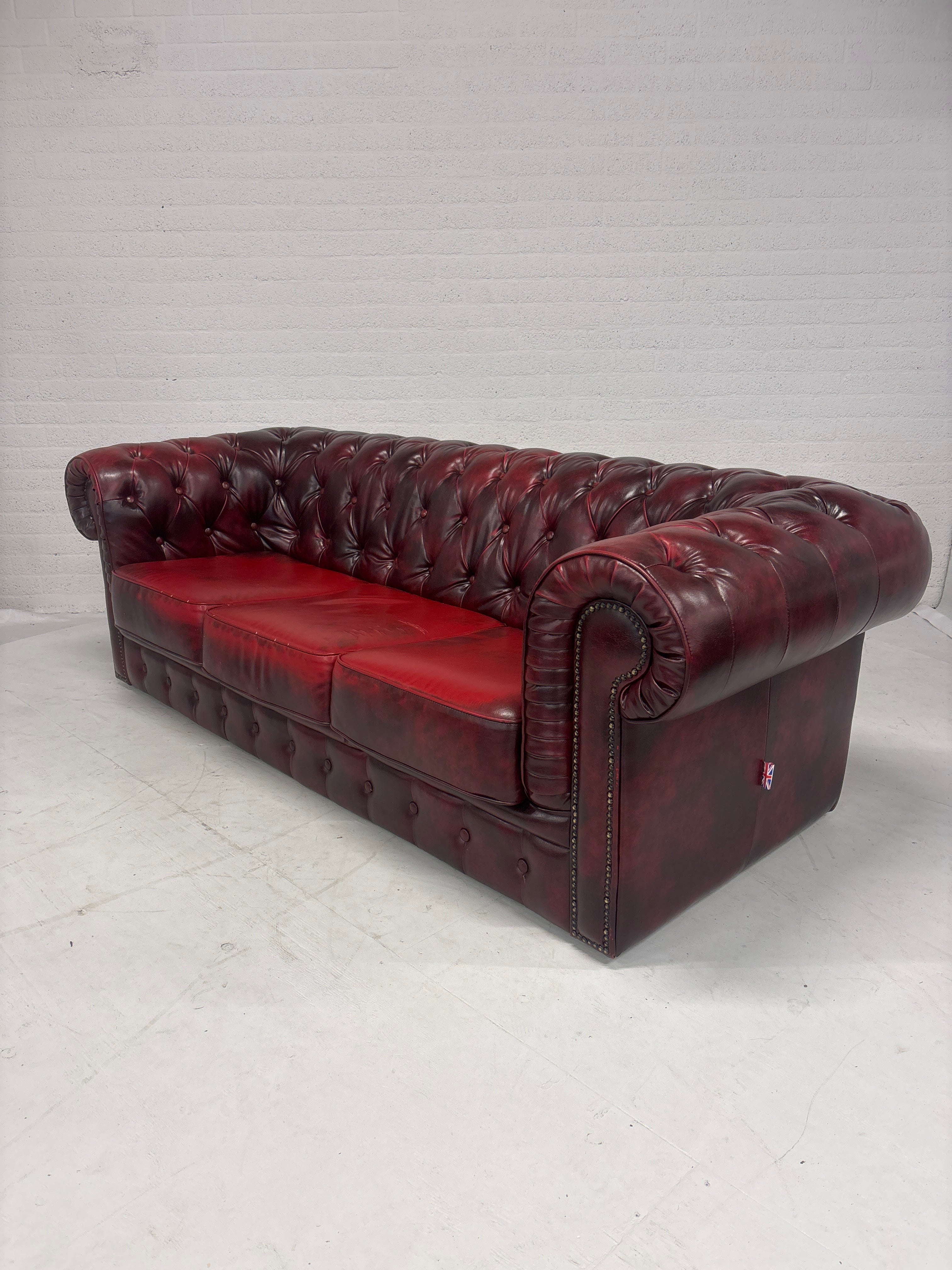 Chesterfield bordeaux rode bank
