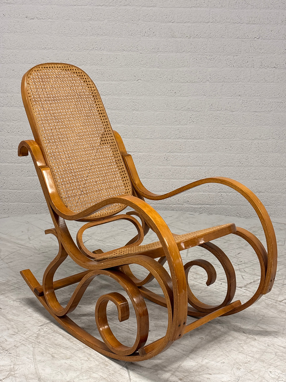 MP Stylische bent wood schommelstoel