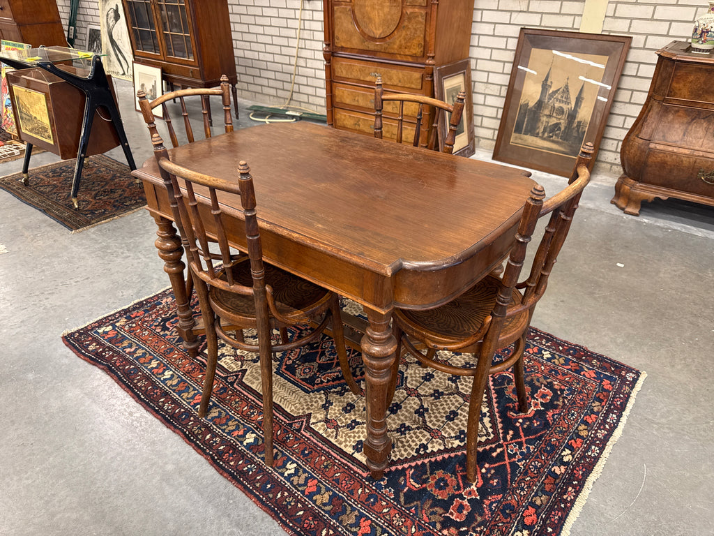 Thonet Set - Tafel met 4 stoelen