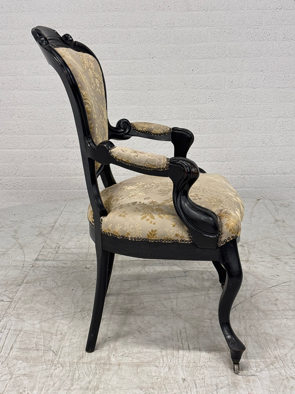 Antieke stoelen in Barok of Louis XV stijl