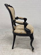 Antieke stoelen in Barok of Louis XV stijl