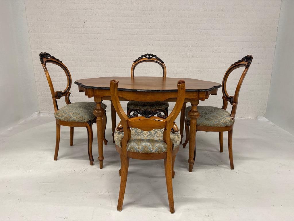 Victoriaans antiek tafel met 4 stoelen