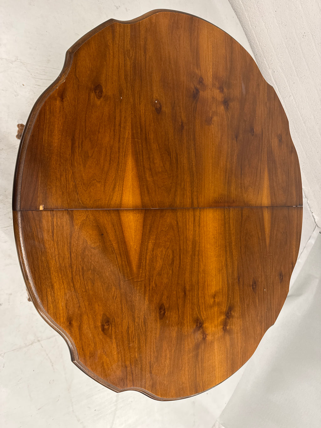 Eettafel leeuwepoten rond