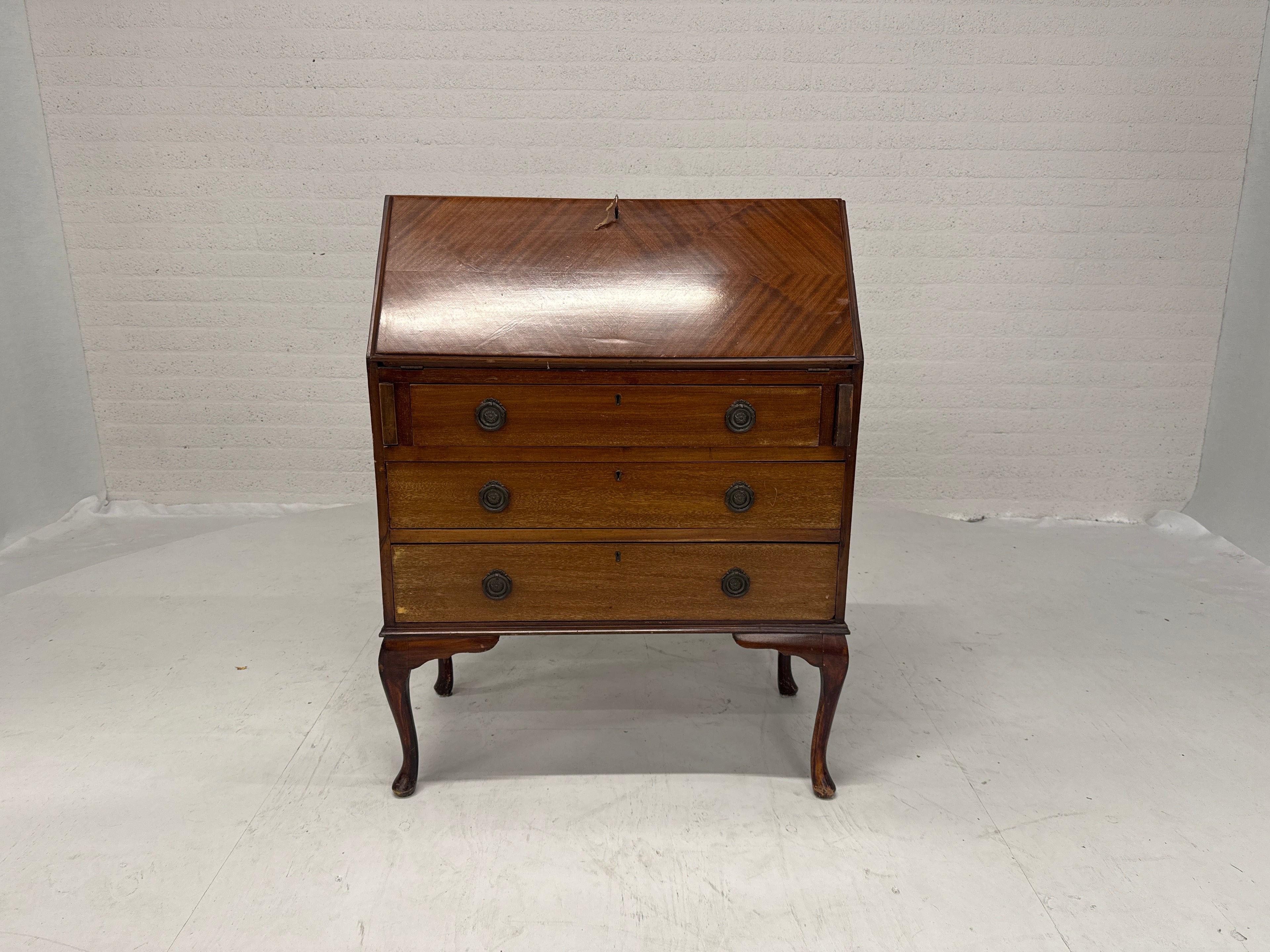 Secretaire compact model