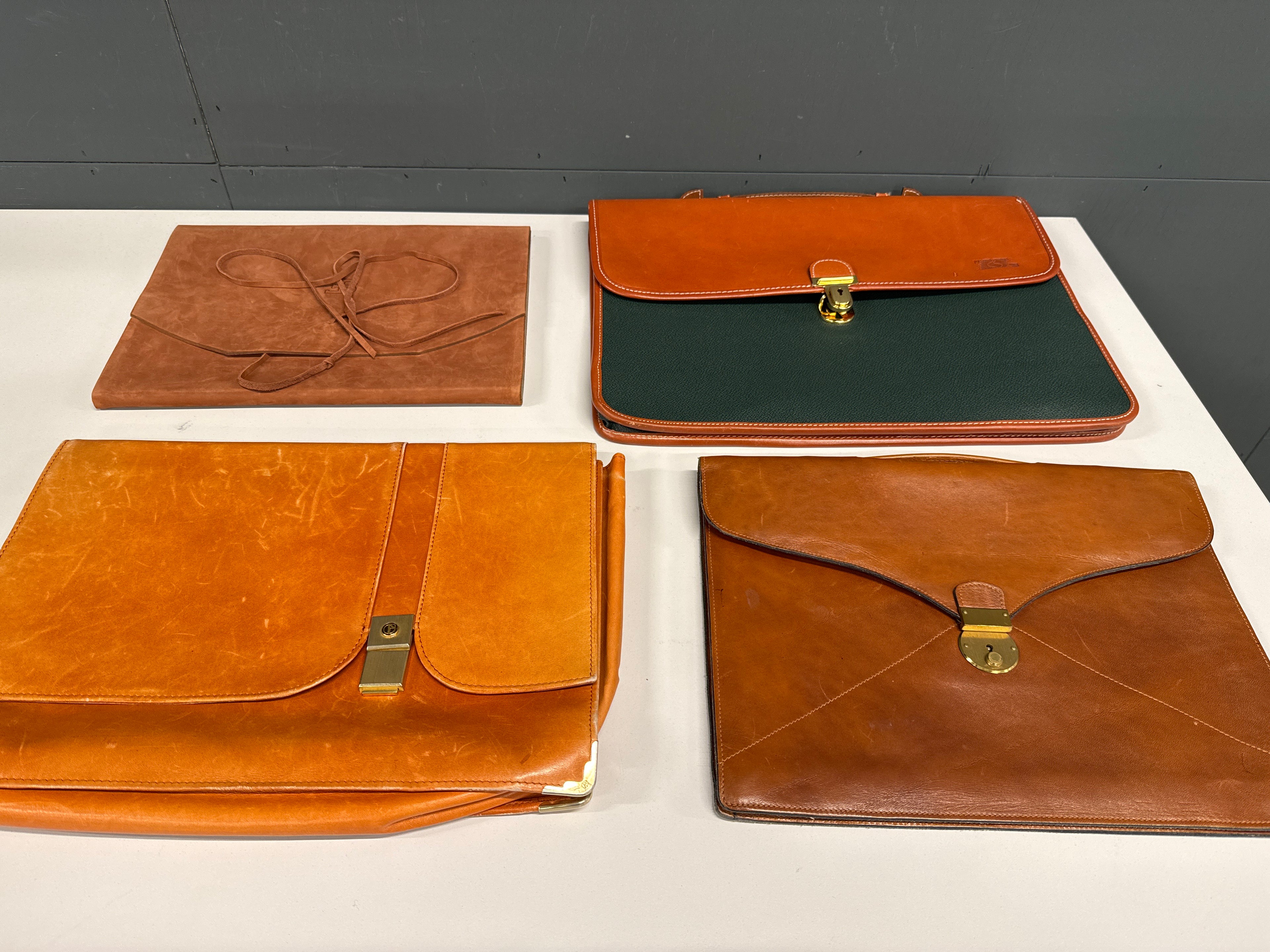 Lederen map aktetas p st