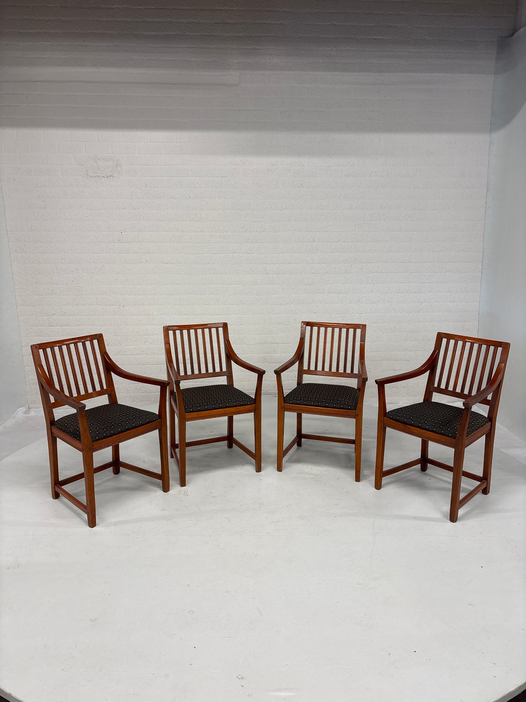 Schuitema Jugendstil set 4 stoelen zwart motief bekleed