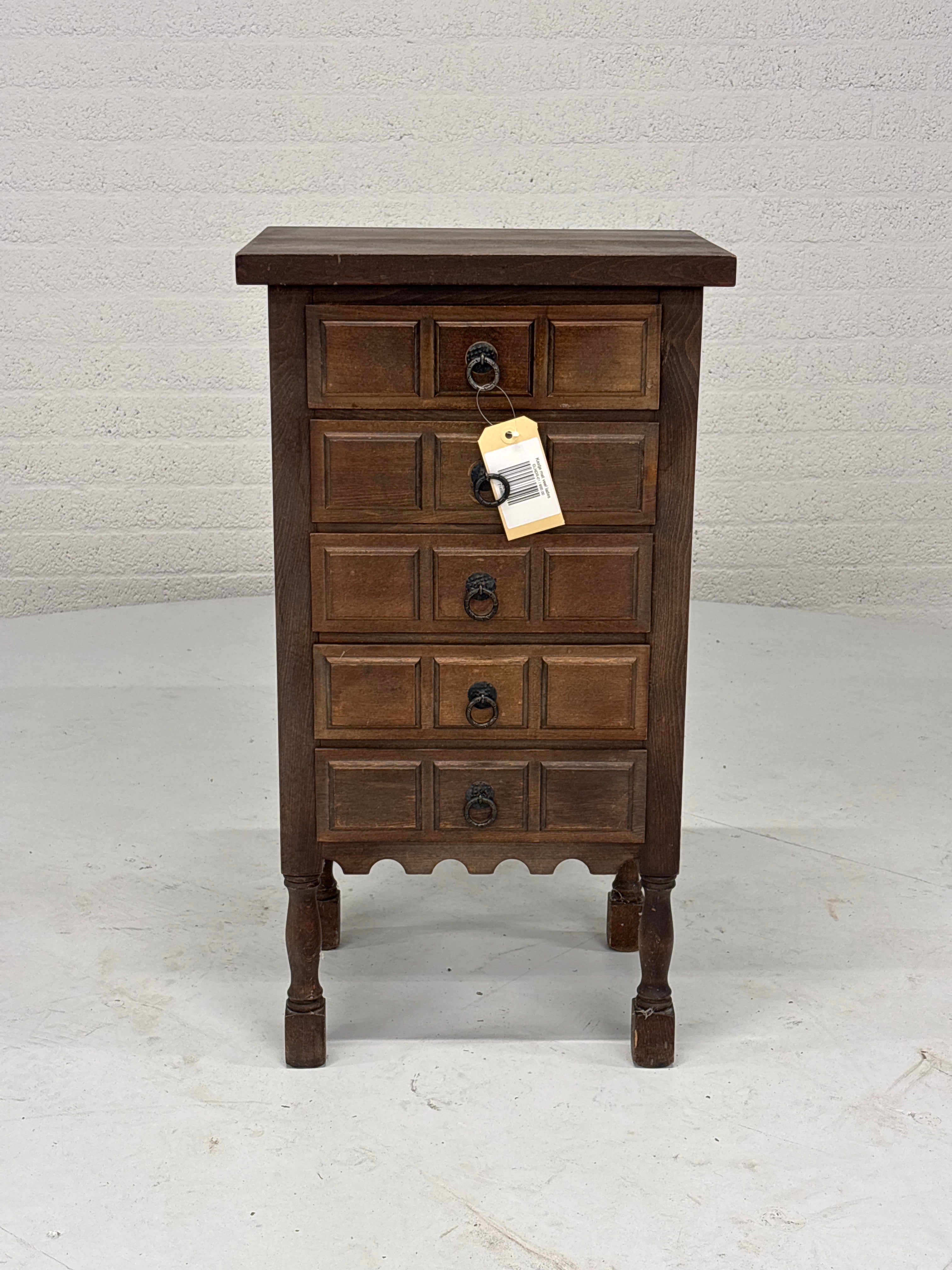 Kastje met veel lades