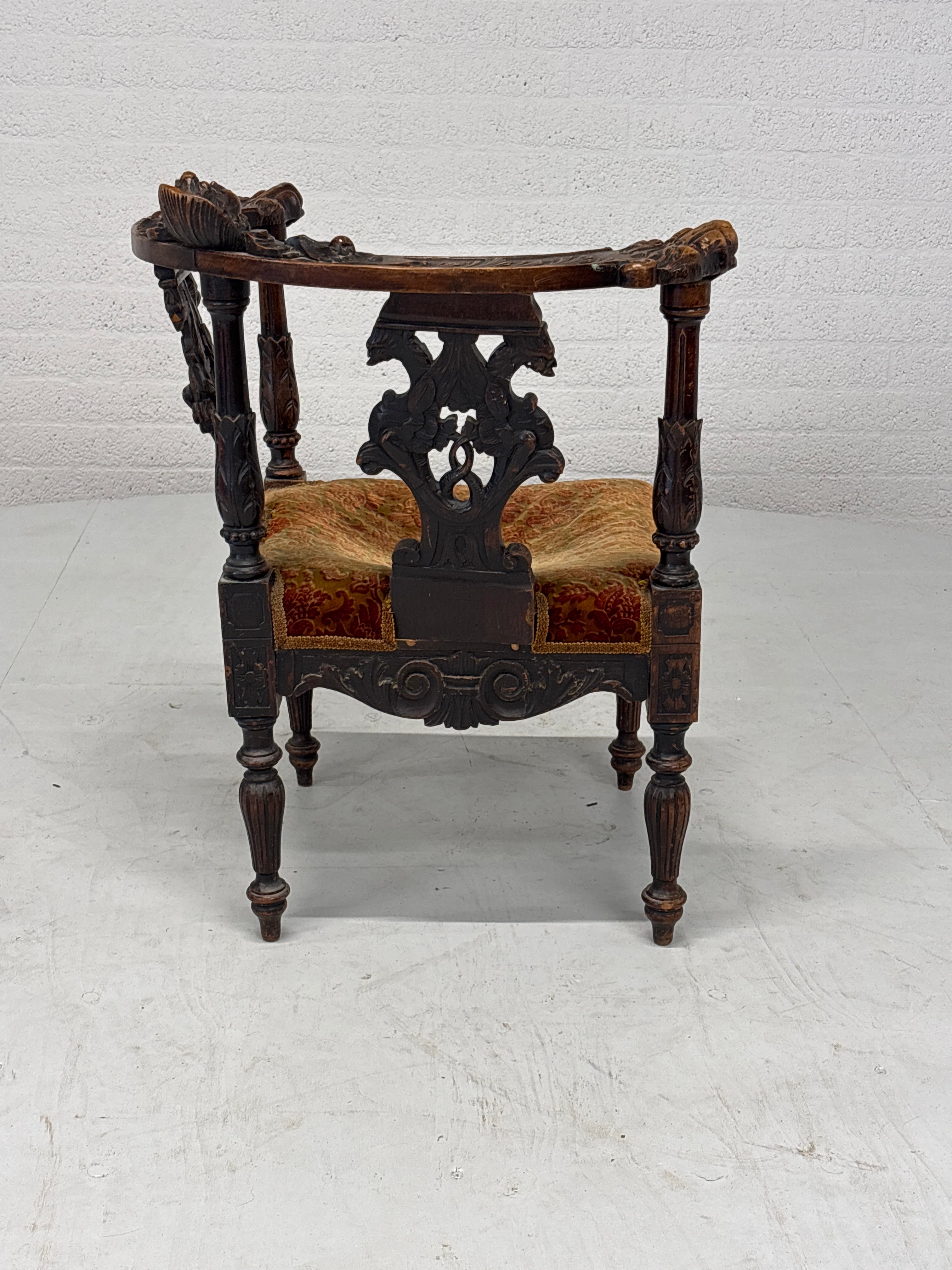 Italiaanse antieke hoekstoel