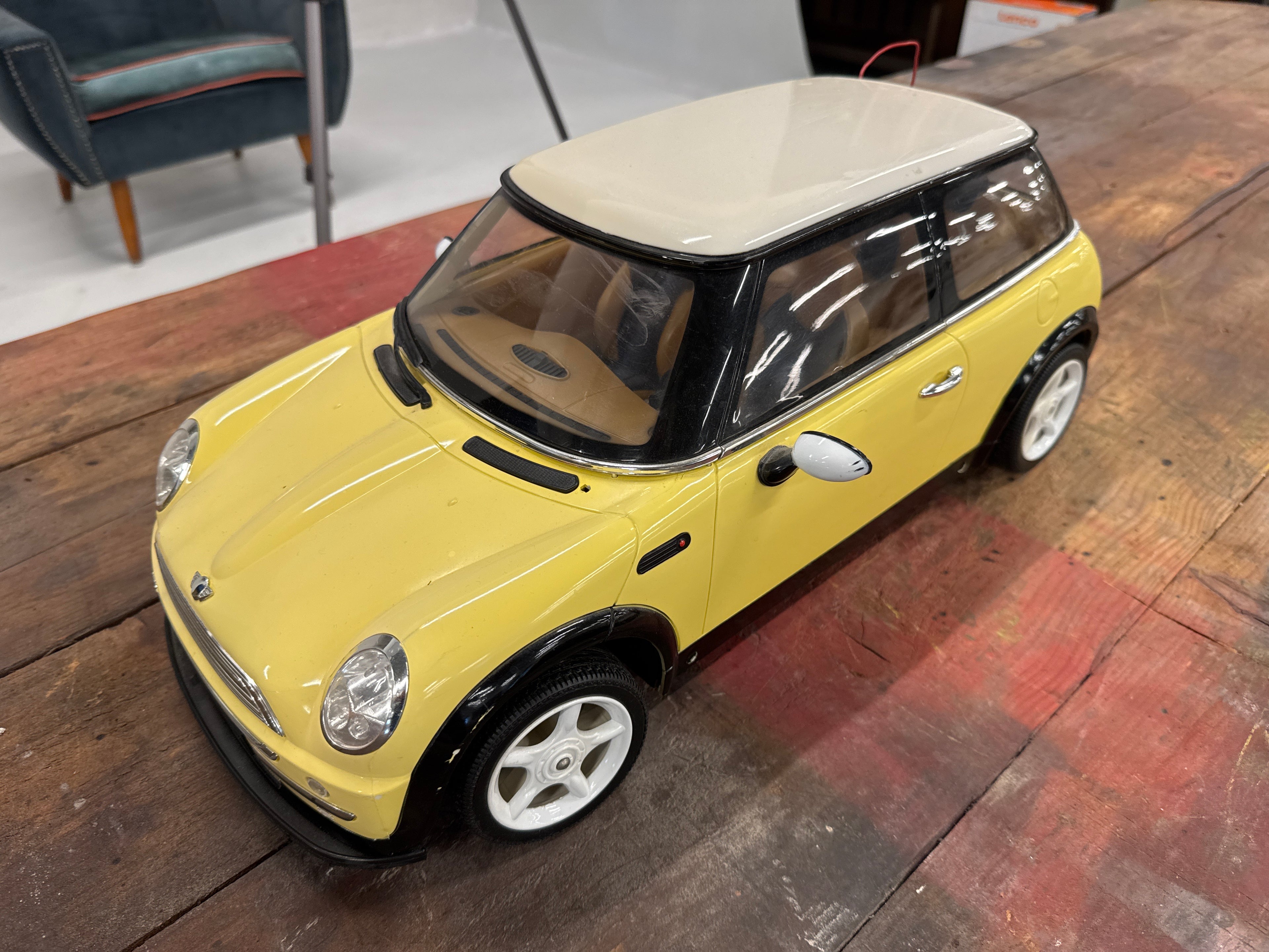 Mini miniatuur 30cm geel