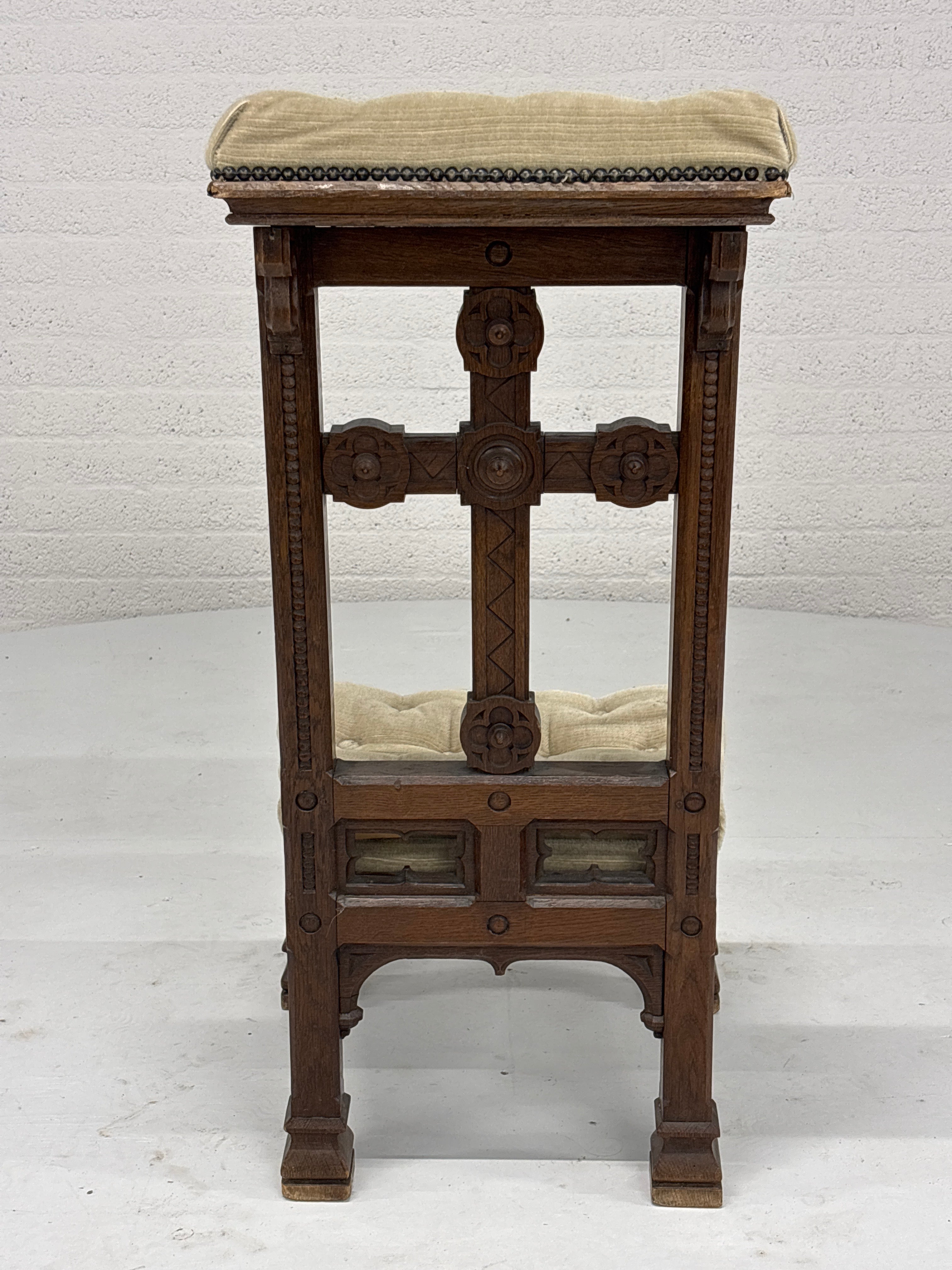 Bidstoel met vaste kussens