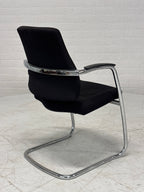 4 Bijzonder mooie comfortabele Axia stoelen voor vergader of eettafel.