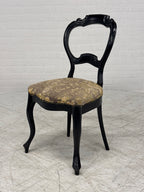 Antieke stoelen in Barok of Louis XV stijl
