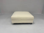 Hocker stof creme op wielen