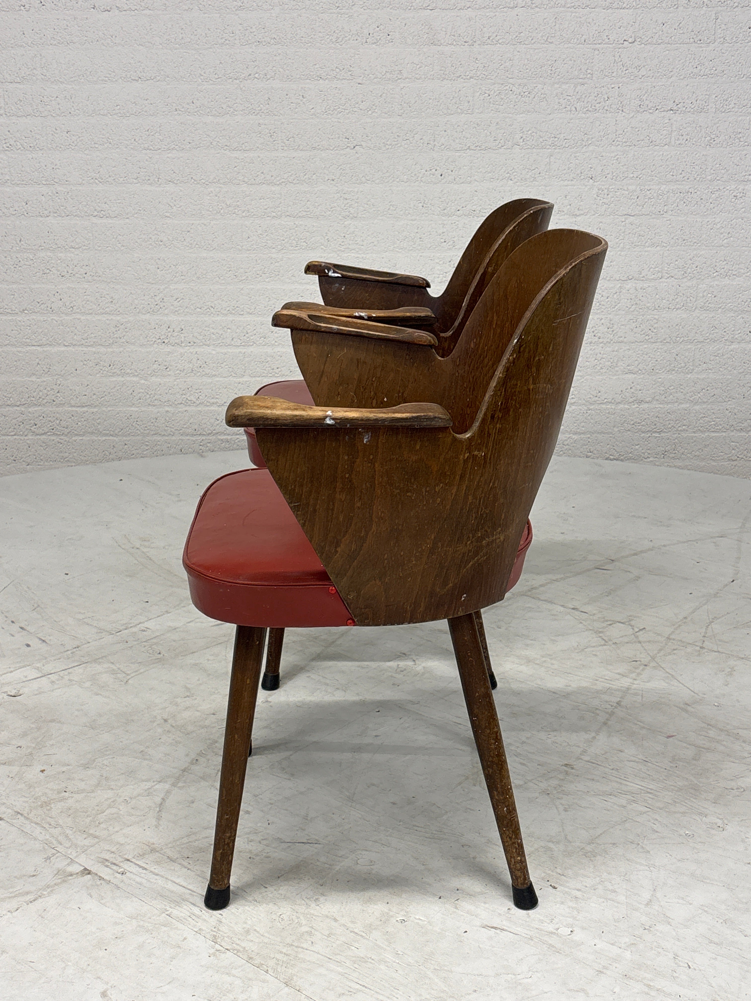 Setje van 2 stoelen met rode zitting