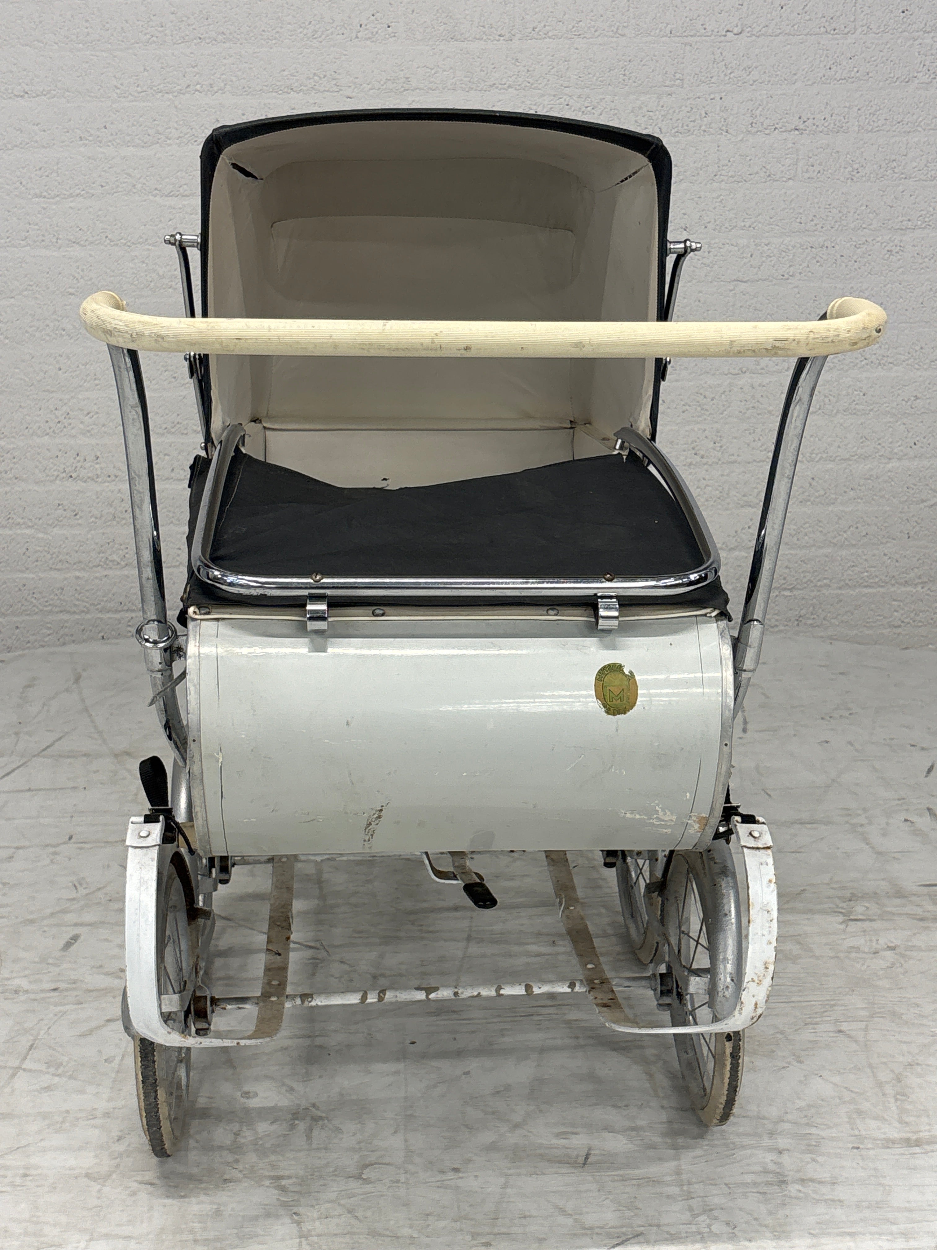 Antieke kinderwagen