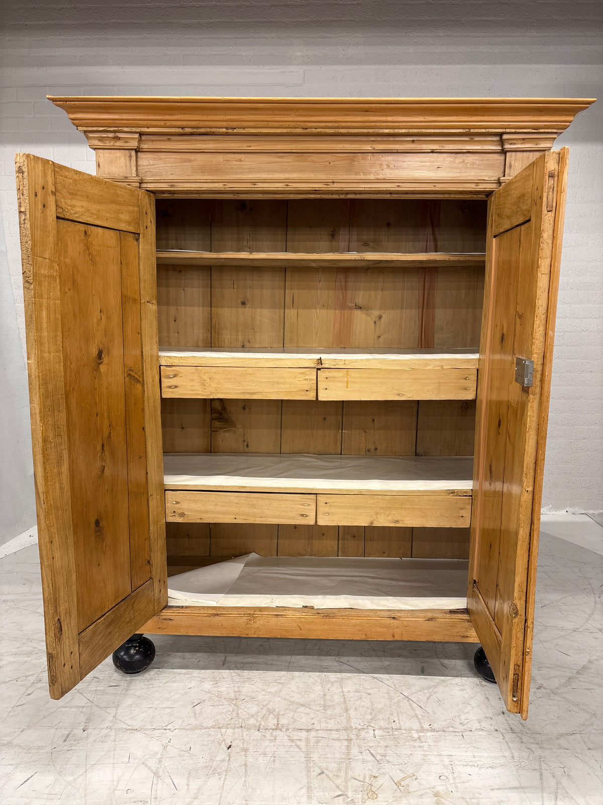 Grenen kast