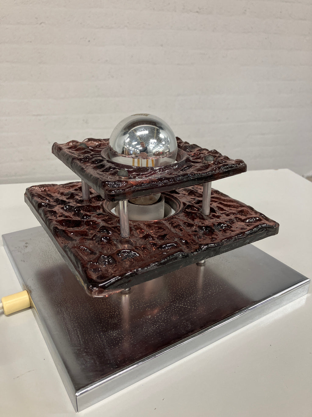 Glazen brutalistische reliëf lamp