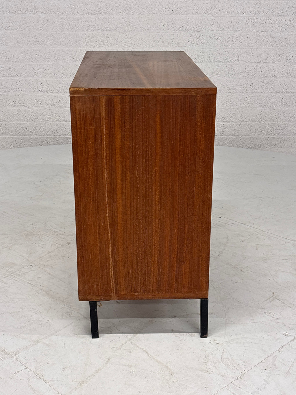 Vintage kastje met deurtjes