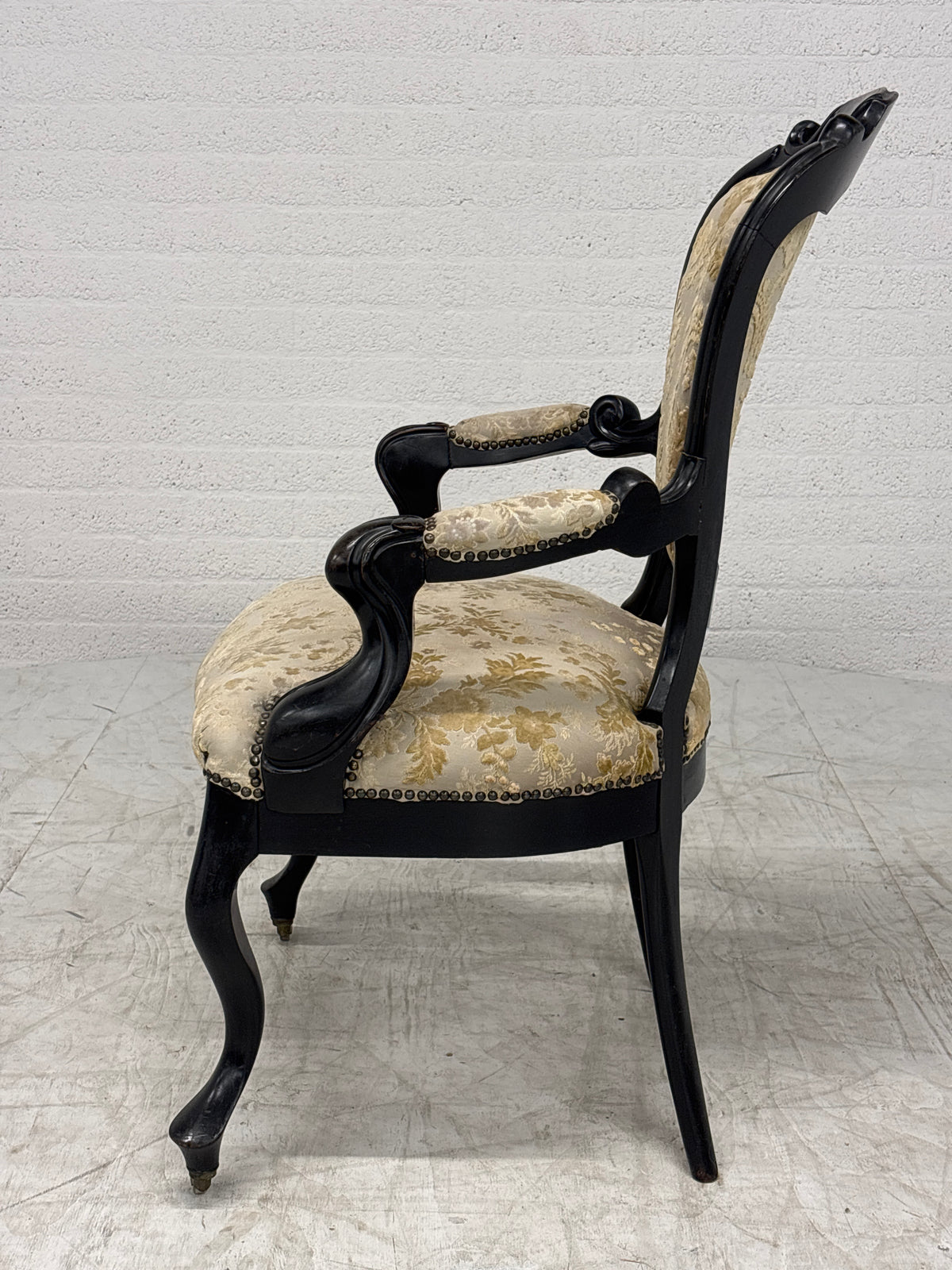 Antieke stoelen in Barok of Louis XV stijl