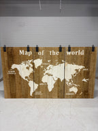 Wereldkaart op 3 houten borden decoratief