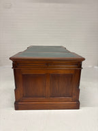 Bureau met leren inleg