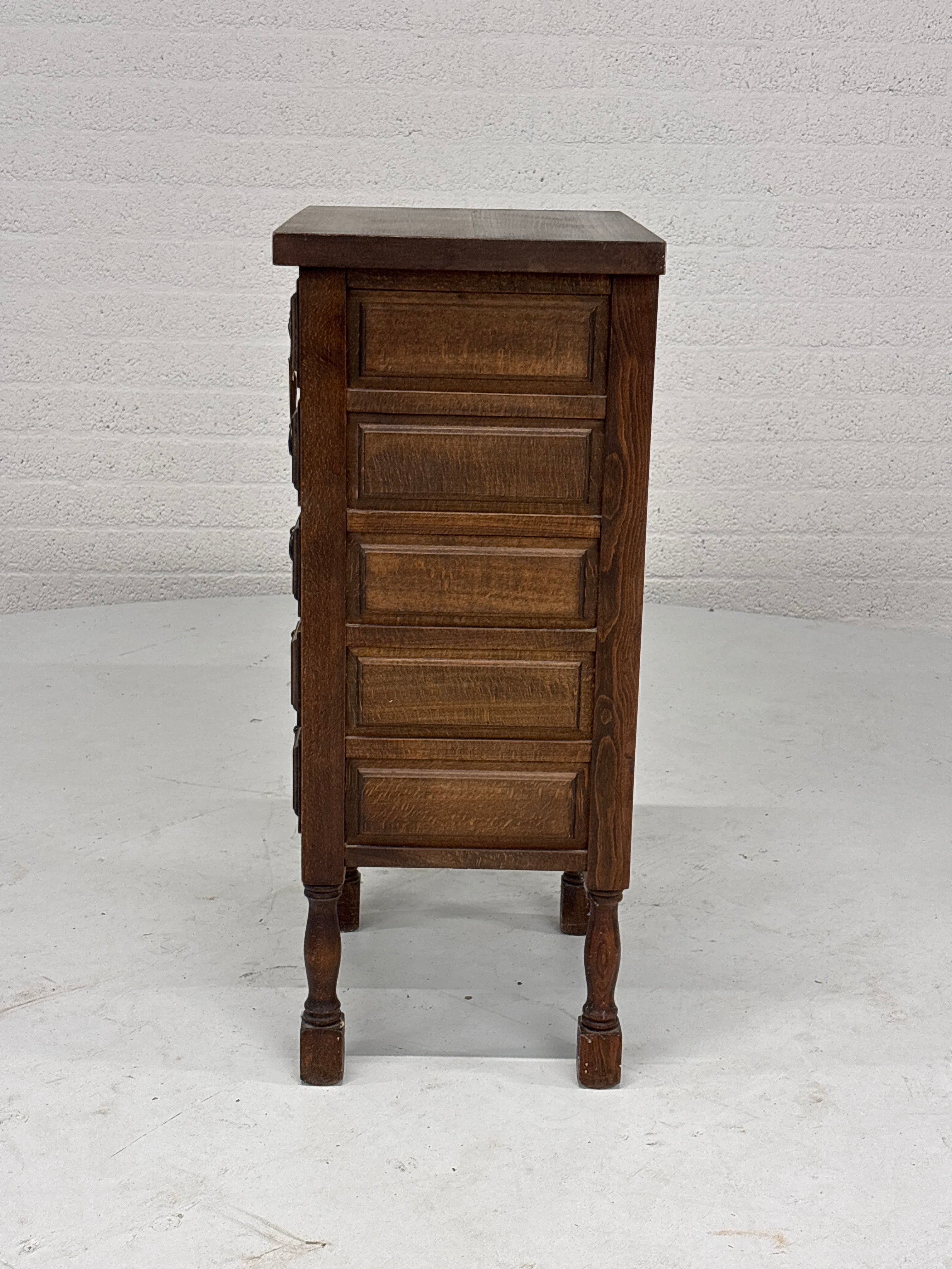 Kastje met veel lades