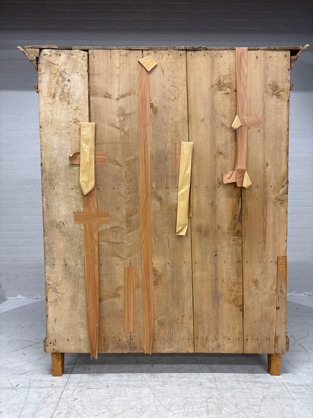 Grenen kast