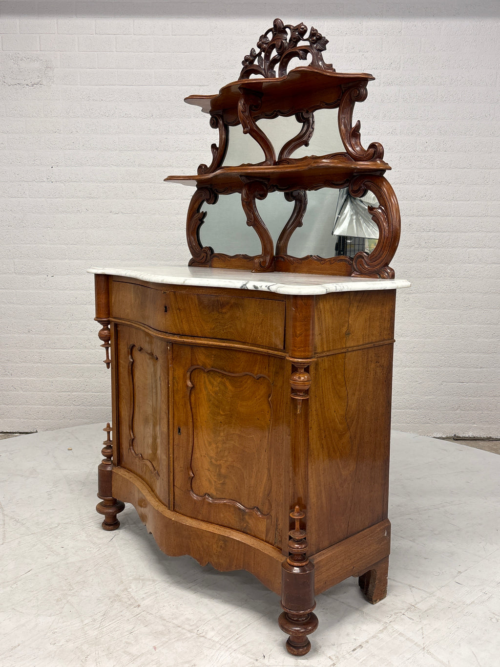 Biedermeier bonheur met marmeren blad