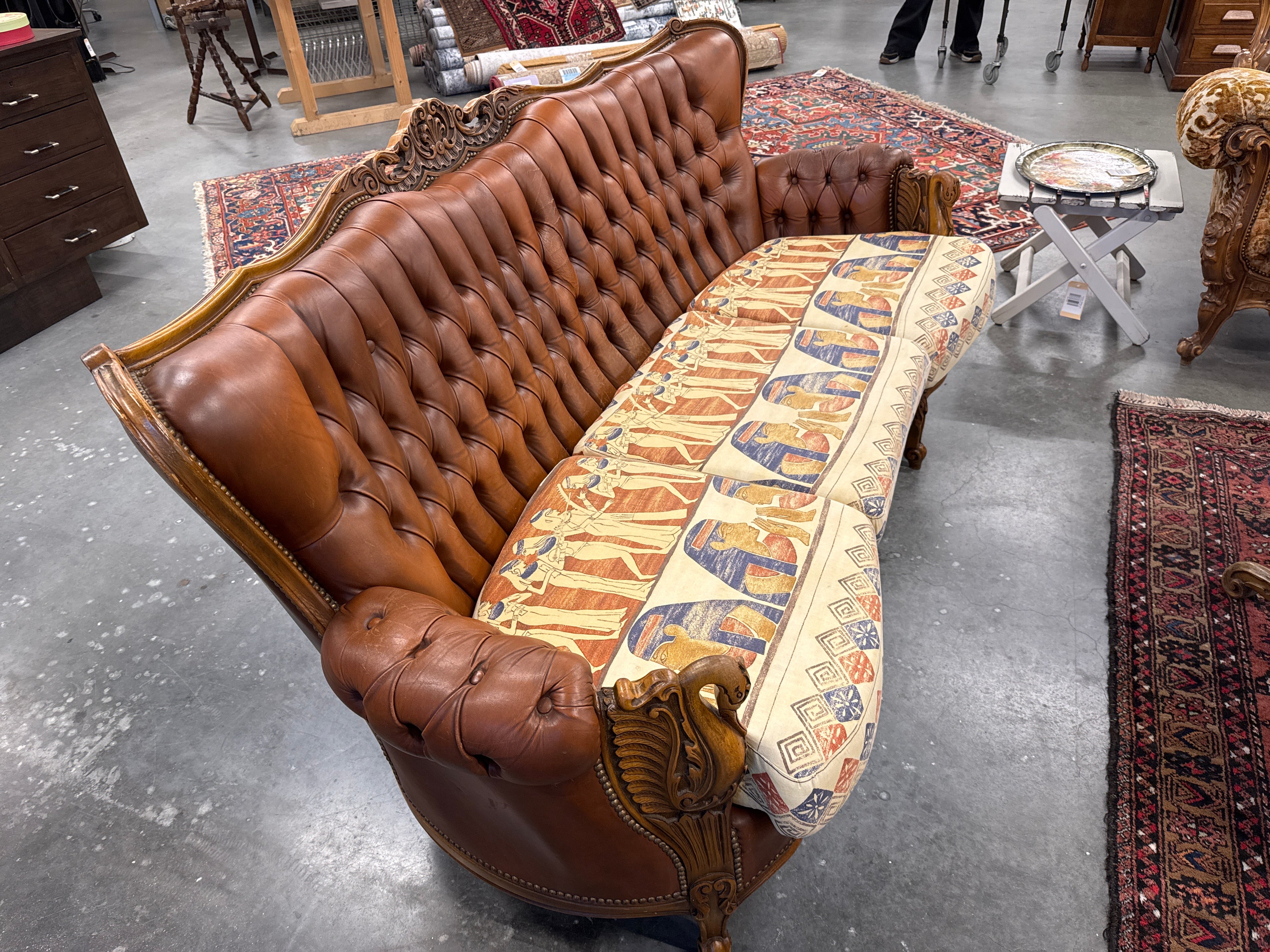 Bank leer en stof met zwanen