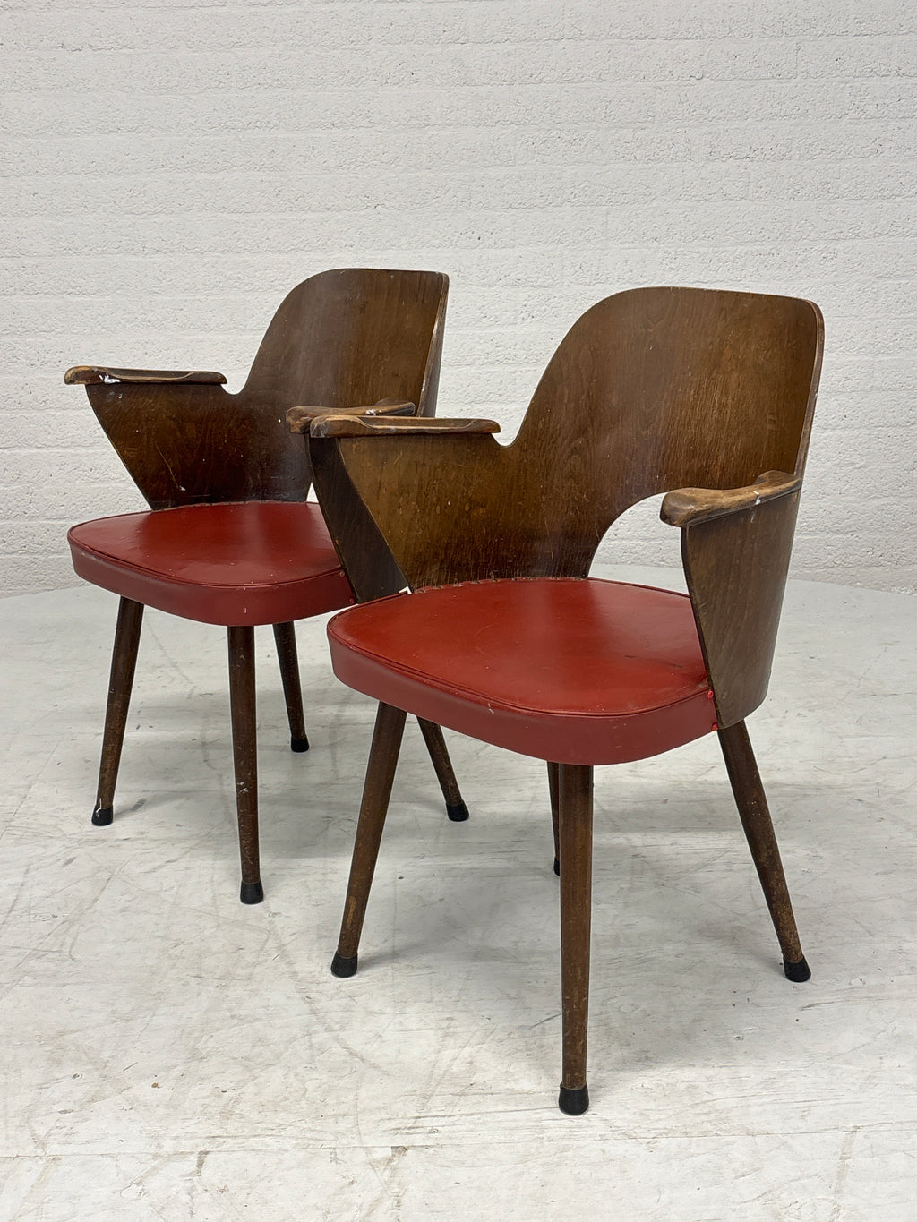 Setje van 2 stoelen met rode zitting
