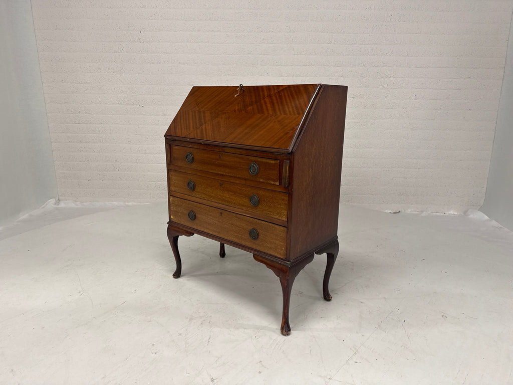 Secretaire compact model