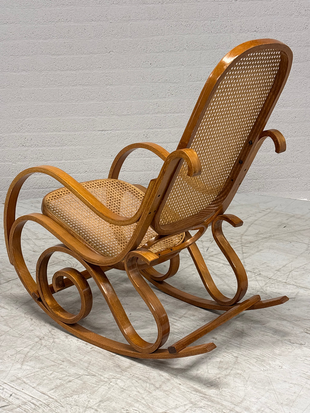MP Stylische bent wood schommelstoel