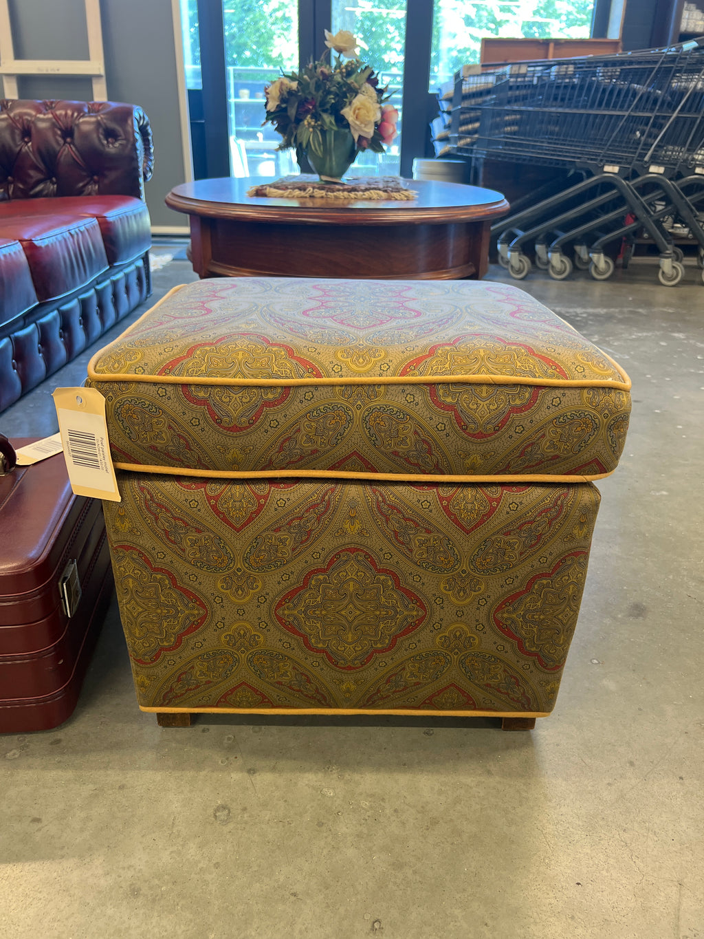 Vintage poef met paisley print