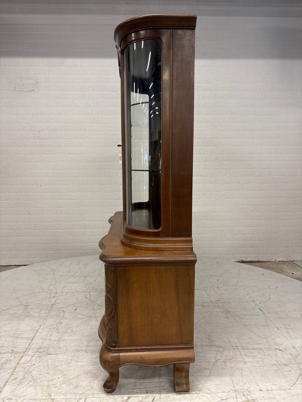 MP Mid century vitrinekast gebogen glas