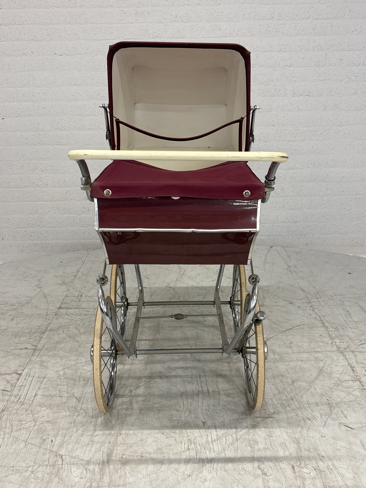 Antieke kinderwagen