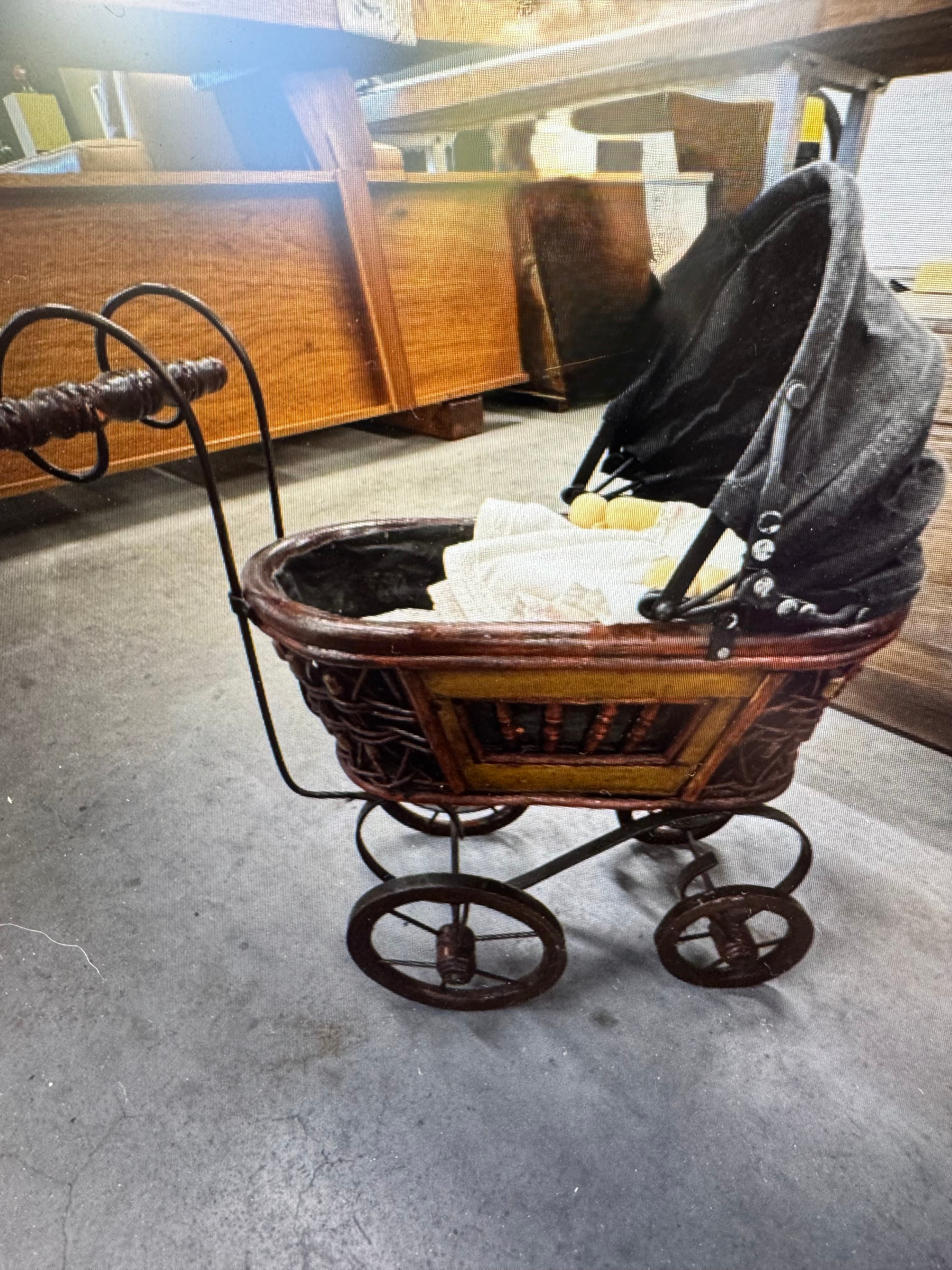 Poppenwagen antiek