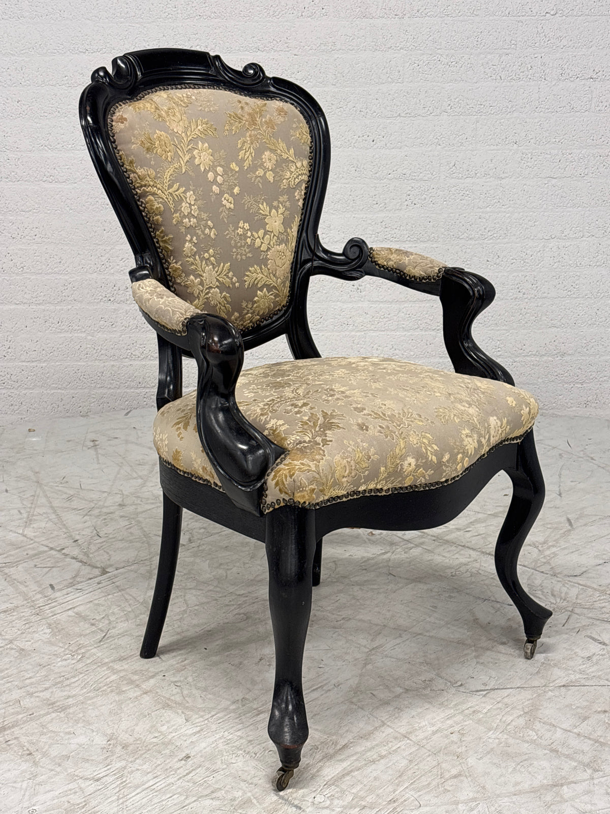 Antieke stoelen in Barok of Louis XV stijl
