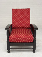 Houten fauteuil met rode bekleding