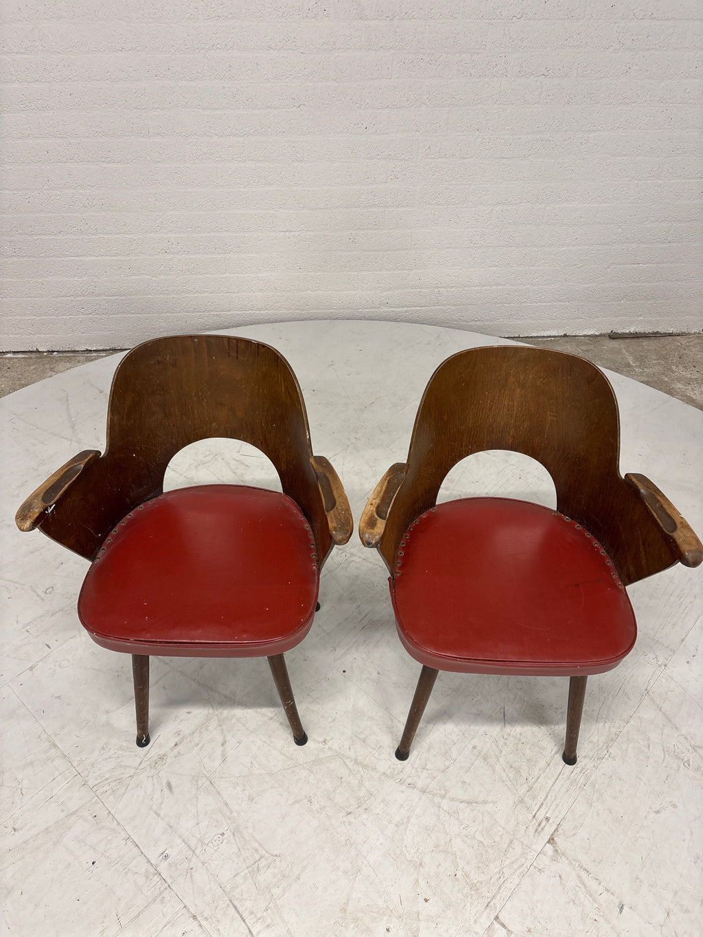 Setje van 2 stoelen met rode zitting