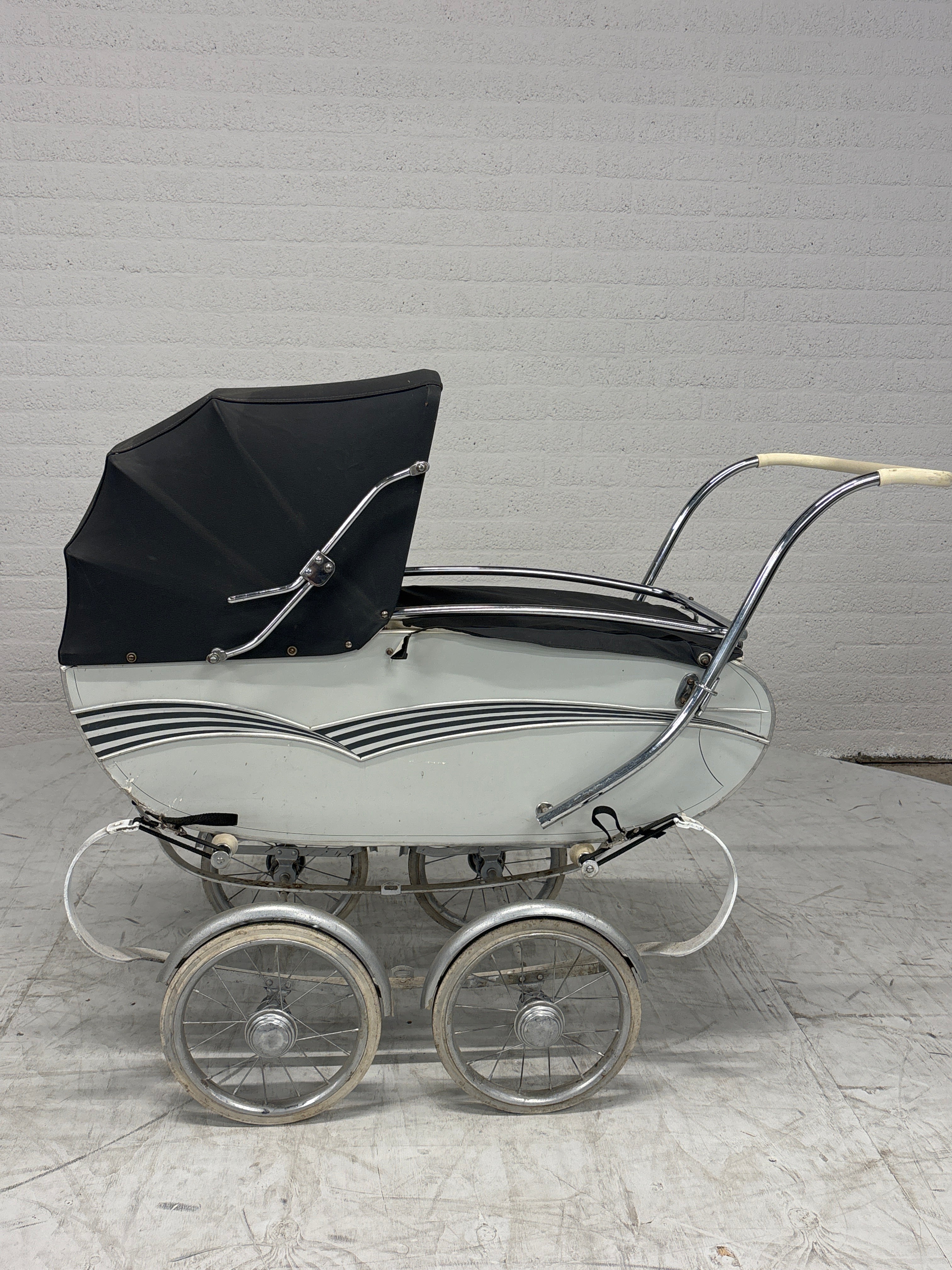 Antieke kinderwagen