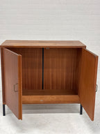 Vintage kastje met deurtjes