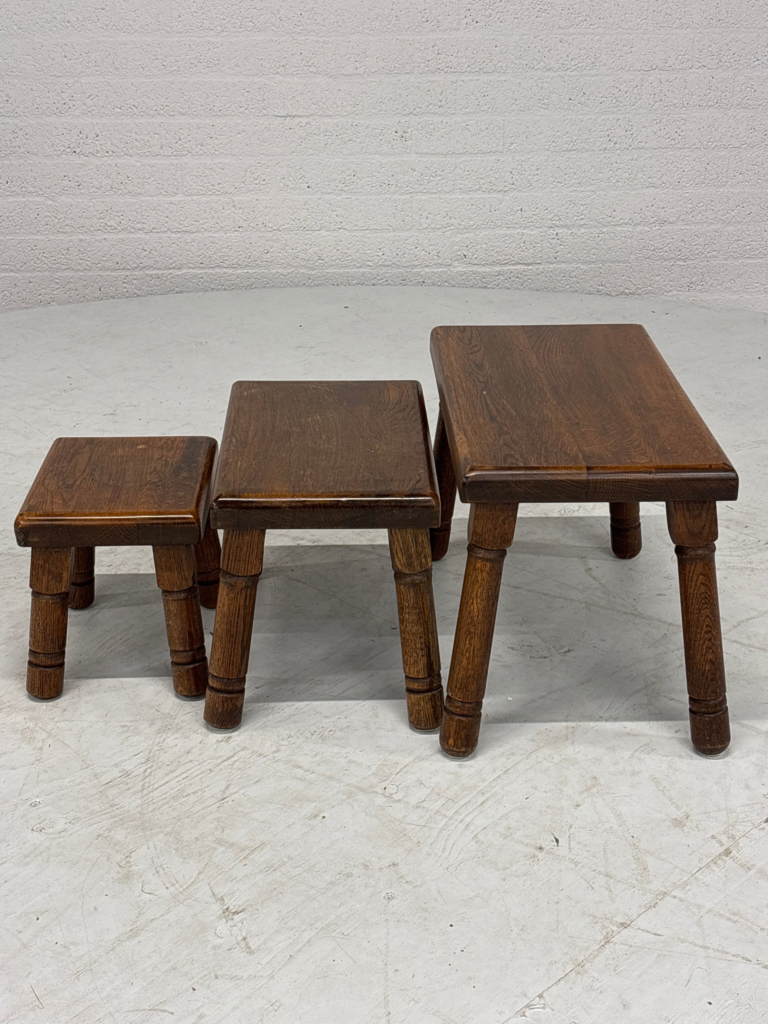 Robuuste massieve bijzettafel set van 3