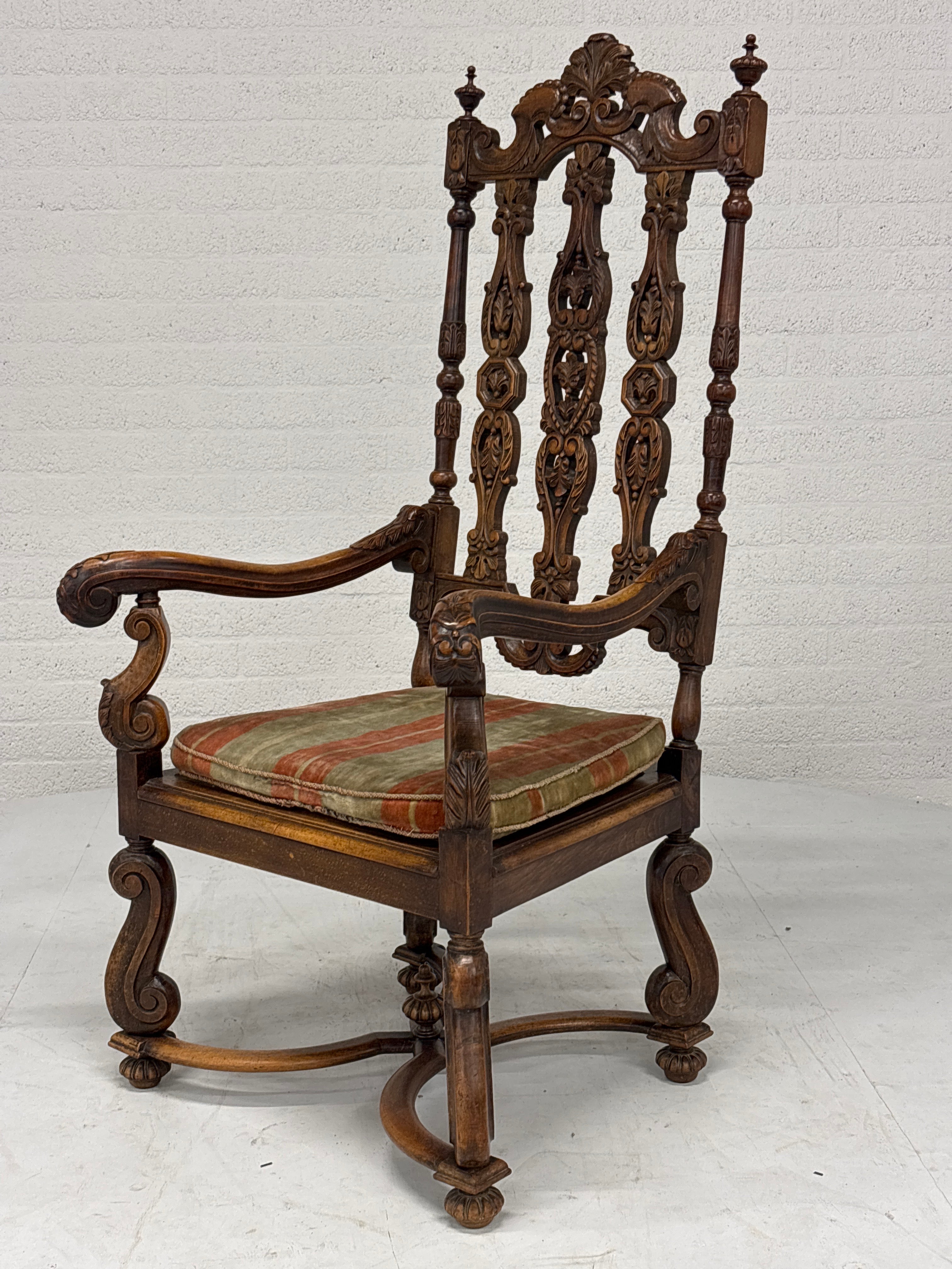 Gotische Jacobijnse ‘sinterklaas’ stoel. 19e eeuws