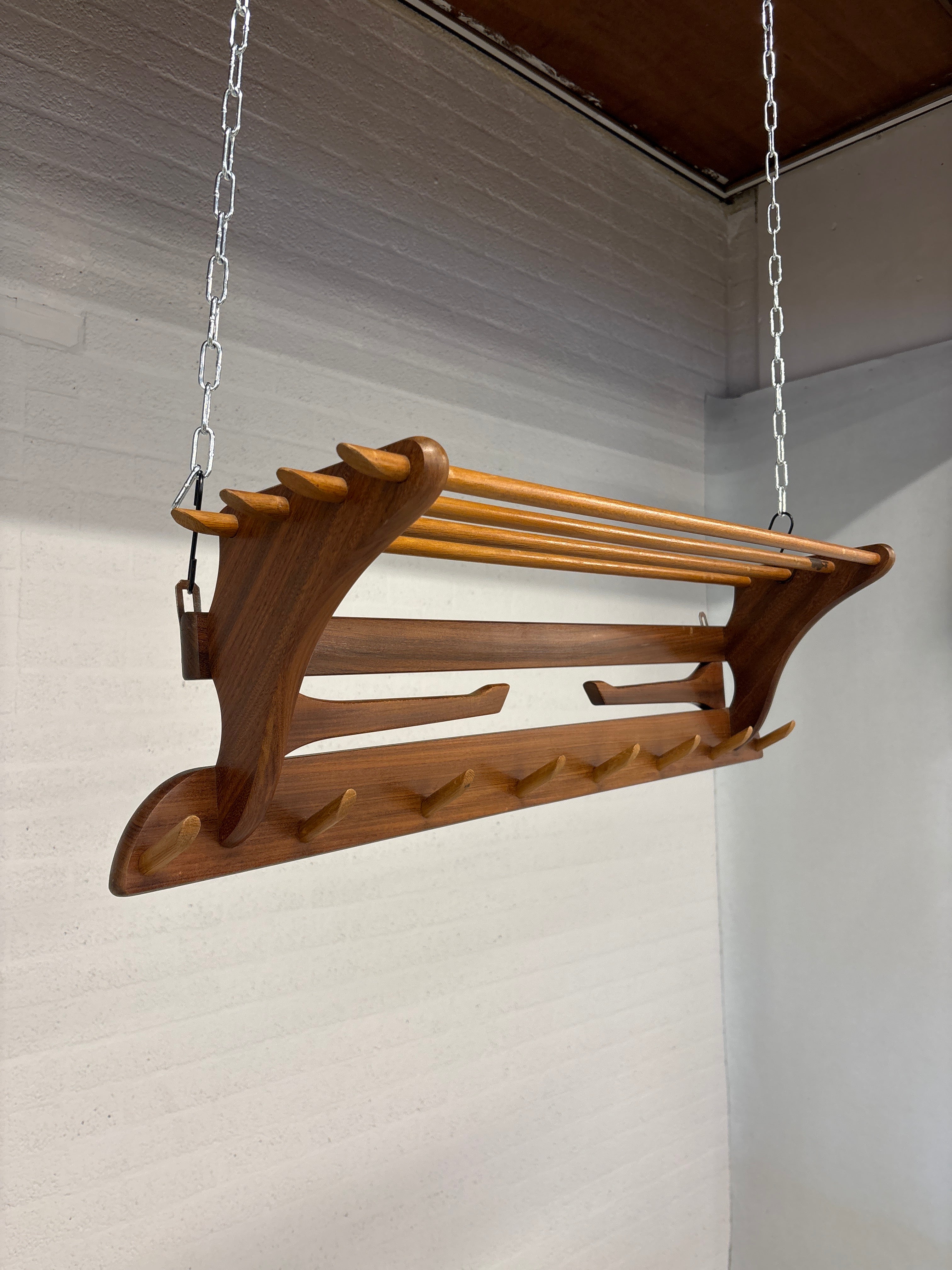 Kapstok wand met kleerhanger houders