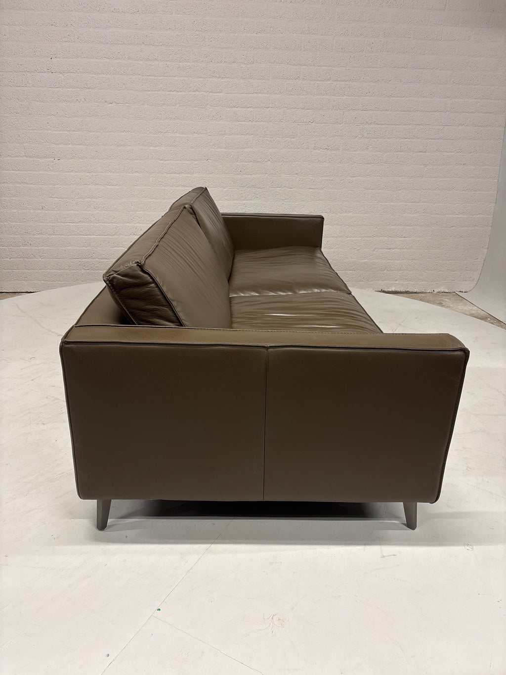 Riante bruin/taupe leren bank