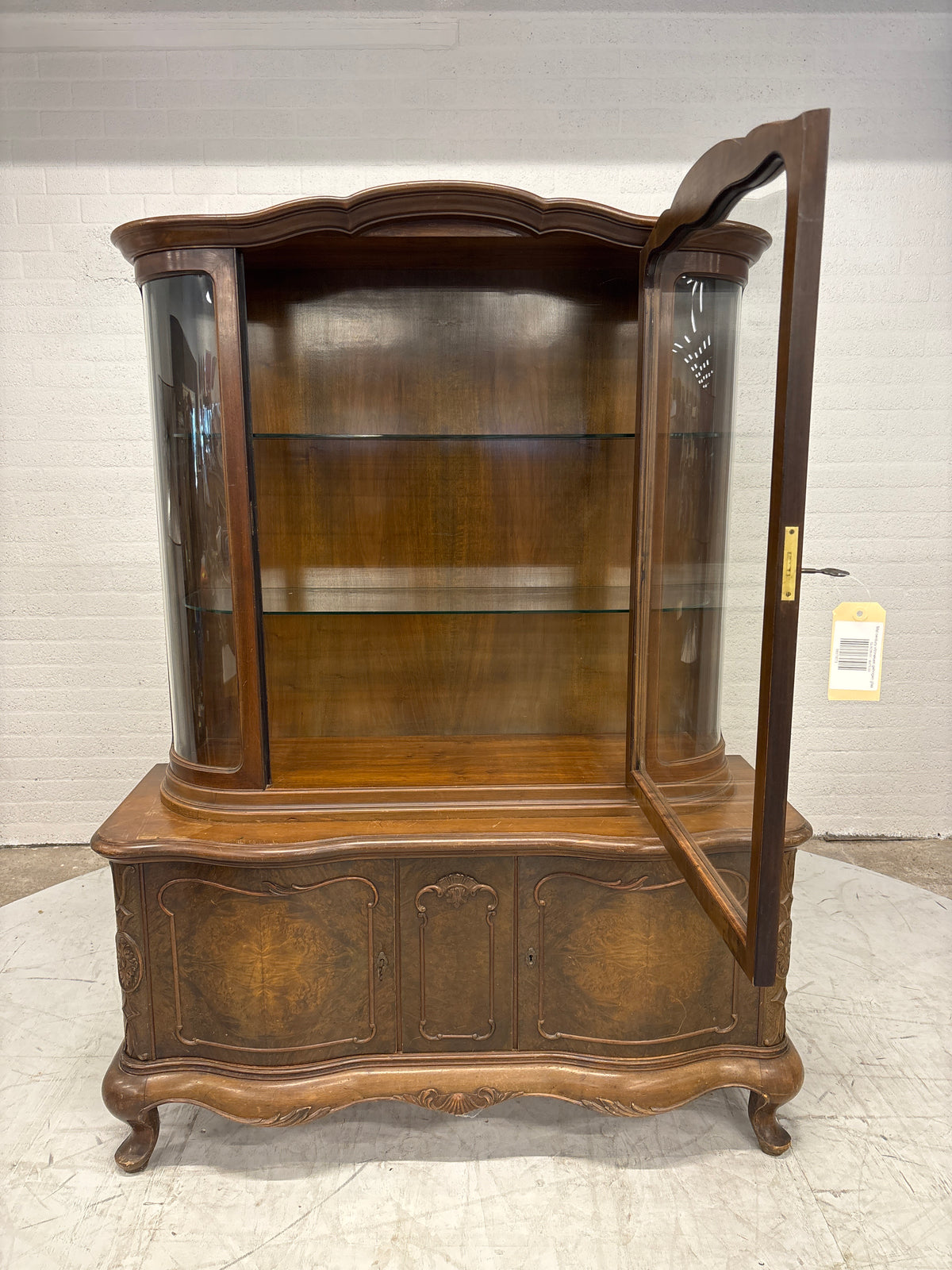 MP Mid century vitrinekast gebogen glas