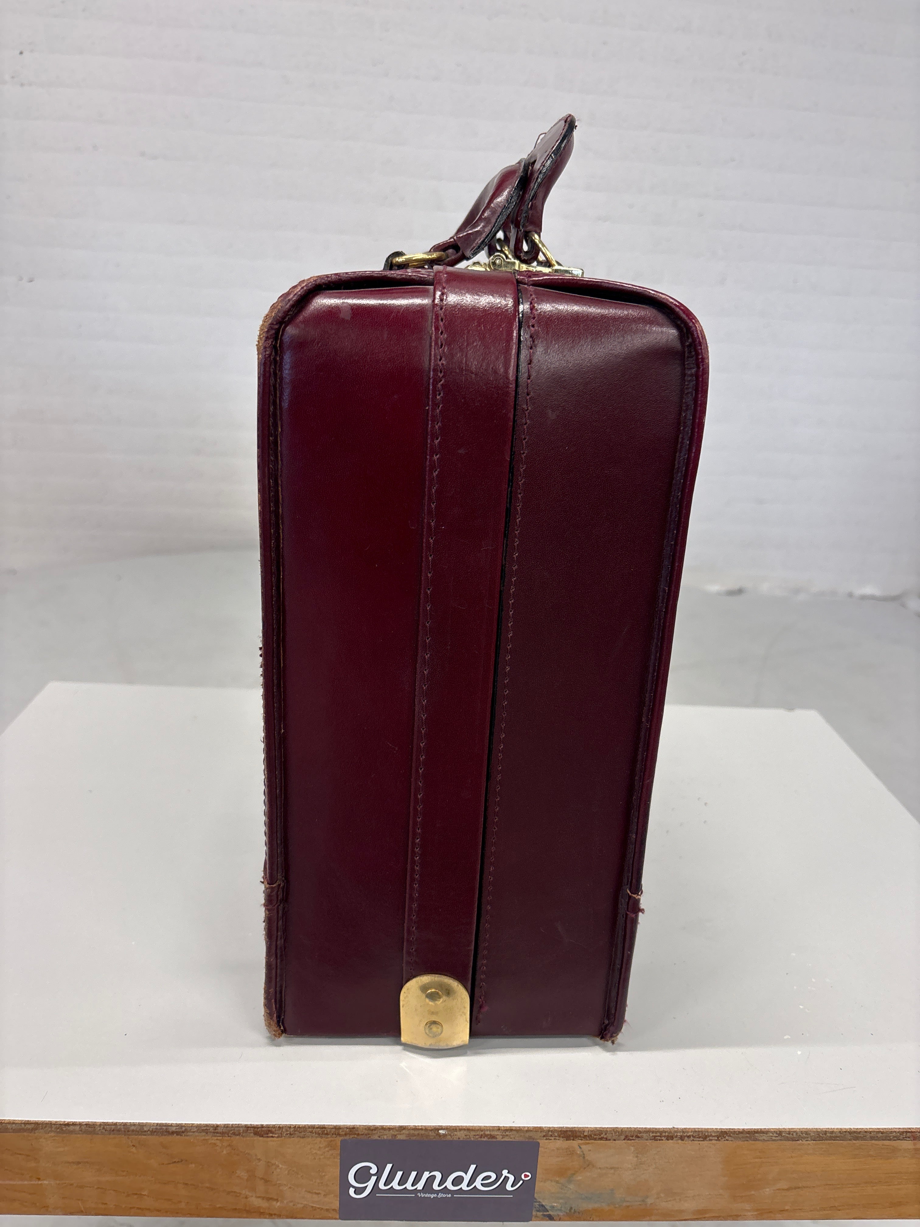 bordeauxrode attachékoffer
