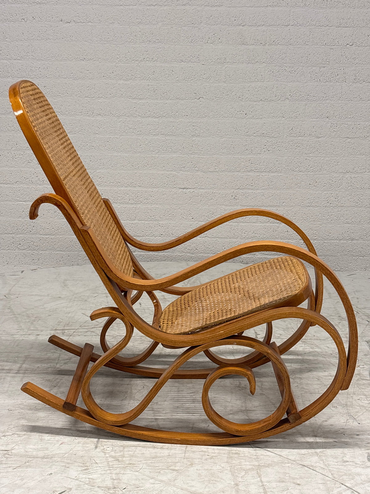 MP Stylische bent wood schommelstoel