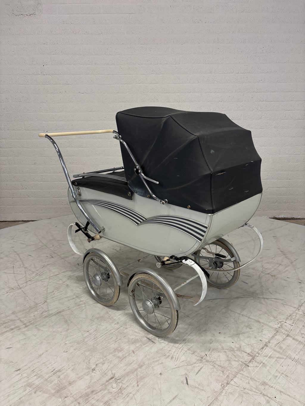 Antieke kinderwagen