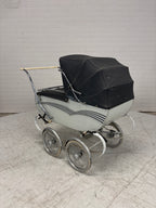 Antieke kinderwagen